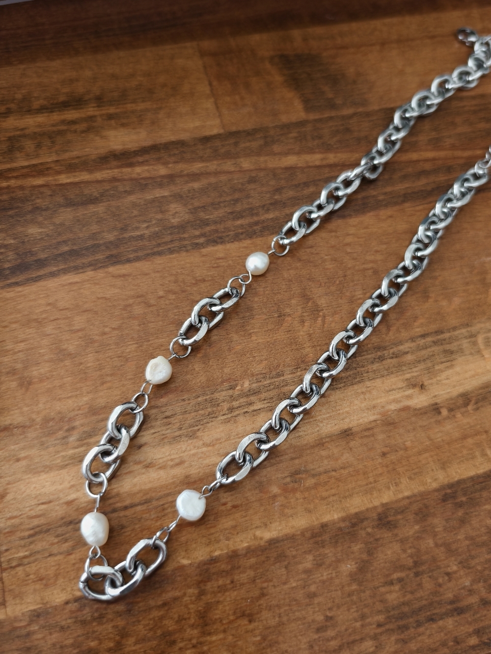 Chain Necklace with White Pearl